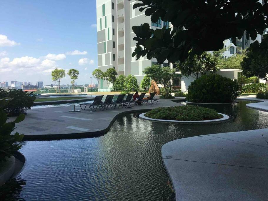 Homenest Jb City Poolview Suite By Cozy Home Johor Bahru Eksteriør billede