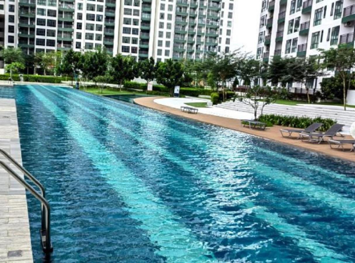 Homenest Jb City Poolview Suite By Cozy Home Johor Bahru Eksteriør billede